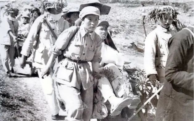 戰(zhàn)士責(zé)任重！記參加歷屆全國(guó)人大的軍隊(duì)女英模代表